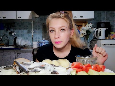 Видео: Мукбанг хамса с картошкой с соусом//очень вкусно.