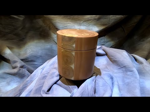 Видео: Токарная шкатулка из треснутой заготовки
