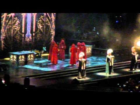 Видео: Madonna & Kazaky - Girl Gone Wild (Madonna WORLD TOUR Moscow 07.08.2012) (ОТКРЫТИЕ))