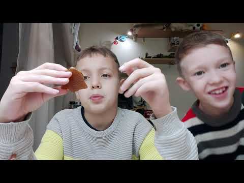 Видео: асмр с братом, игра в кальмара сладкие соты + триггеры + угодай слово видео на 1к подсчиков