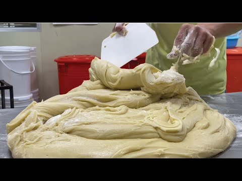 Видео: Тайваньская традиционная выпечка! Навыки приготовления солнечного торта-тайваньская уличная еда