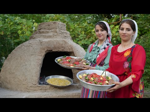 Видео: Сочные тефтели с начинкой из копченых баклажанов и помидоров, приготовленные в глиняной печи