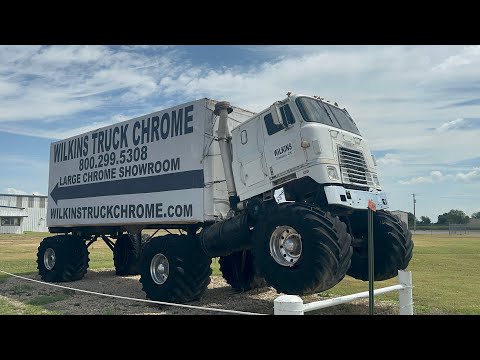 Видео: Ретро грузовики под открытым небом Оклахомы. Почти музей, почти экскурсия.