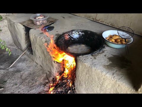 Видео: Узбекистан!Как готовят в кишлаках Казан Кабоб на Гузапое!! Мясо с  картошкой в казане!!!