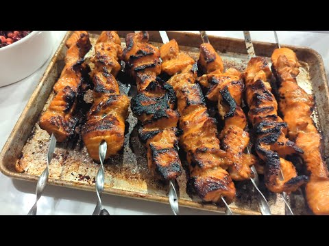 Видео: Salmon Kebabs (Лососевый шашлык) from Costco 🐟🔥 – Finger Licking Good!
