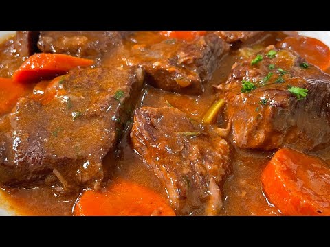 Видео: Как приготовить ЖЕСТКОЕ мясо, чтобы оно таяло во рту. ТУШЕНАЯ ГОВЯДИНА с подливой. Мягкая говядина!