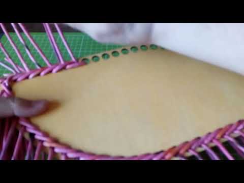 Видео: Оплетаю газетными трубочками фанерную заготовку дна