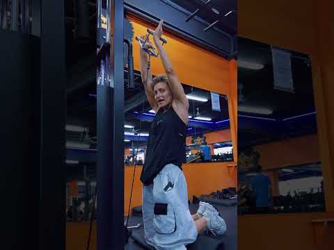 Видео: Упражнение на переднюю дельту плеча