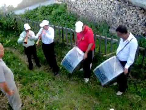 Видео: Majovci Lazaropole - Зората се зазори; Канење на мртвите - www.lazaropolee.blogspot.com