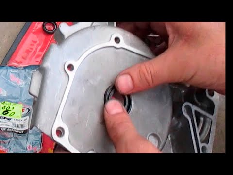 Видео: Как заменить масляный картер скутера | Ремонт или замена крышки картера.