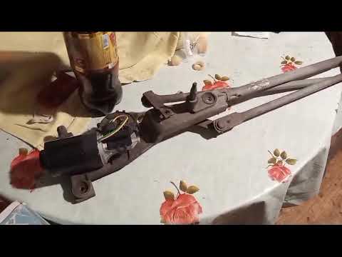 Видео: Форд Фокус 1 ремонт трапеции дворников.