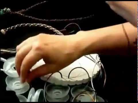 Видео: Как просто научиться плести на диске Кумихимо