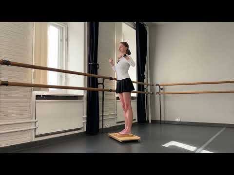 Видео: Развитие балетной выворотности