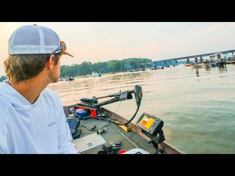 Видео: 12-футовые лодки-джонботы против дорогих лодок для ловли окуня в ОГРОМНОМ турнире по ловле окуня