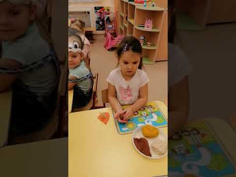 Видео: Занятие по лепке из соленного теста в средней группе "Грибы для ежат".