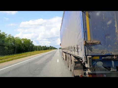 Видео: Неправильный обгон по трассе, кто так учит водить машину?