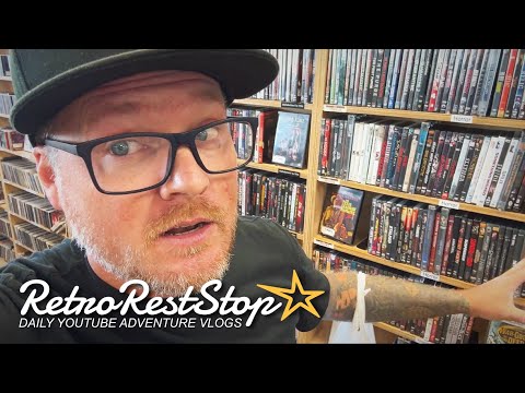 Видео: Мой новый любимый магазин фильмов в Bright Light Books с эпическим шопингом | Retro Rest Stop