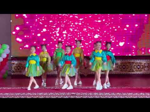 Видео: “Қамажай” би тобы Эстрадалық би “Сделаем селфи”