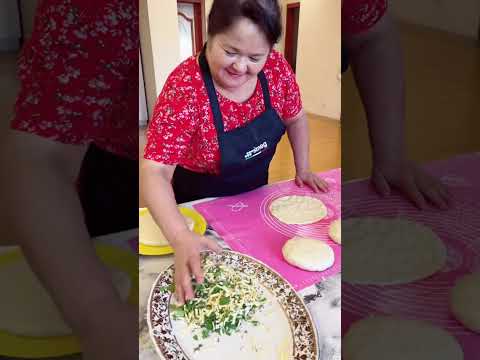 Видео: Хачапури с сыром. Легко и просто. Рецепт пальчики оближешь 