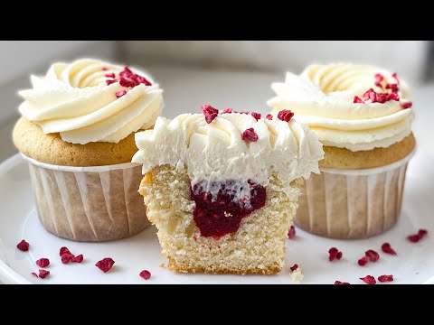 Видео: Ванильные КАПКЕЙКИ с малиновой начинкой и кремчизом | Cupcakes