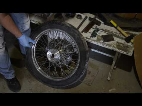 Видео: Замена подшипников в переднем колесе Honda Steed (Shadow)