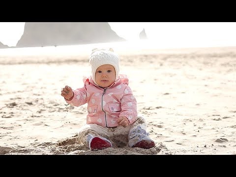 Видео: ЭМИЛИ ВПЕРВЫЕ ИГРАЕТ В ПЕСКЕ!