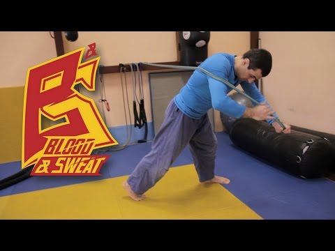Видео: Тренировка и упражнения с борцовской резиной. Resistance band judo workout