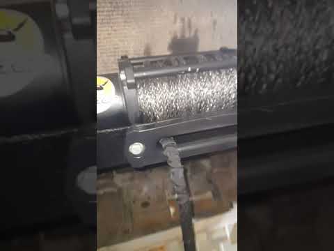 Видео: Установка лебедки на ISUZU BIGHORN UBS73