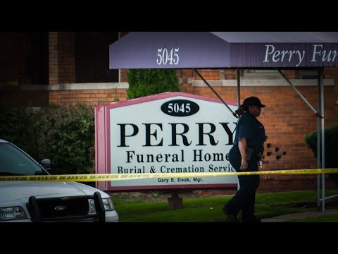 Видео: Вы не поверите, что произошло в этом заброшенном похоронном бюро