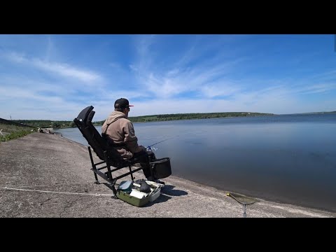 Видео: Ловля подлещика с дамбы на водохранилище! Влетел неплохой экземпляр.