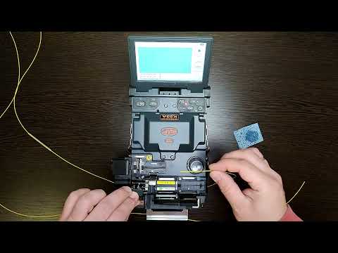 Видео: Сварка оптоволокна 900 мкм на аппарате Ilsintech SWIFT K33A с универсальными держателями