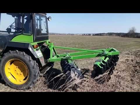 Видео: Втз 2032 с круглой бороной бомет