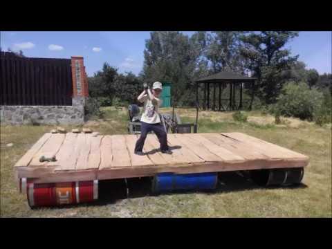 Видео: Самодельный плот из бочек ГСМ часть 3 . Готов.