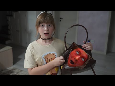 Видео: SCP ГОЛОДНАЯ СУМКА В РЕАЛЬНОЙ ЖИЗНИ! СТРАШИЛКА