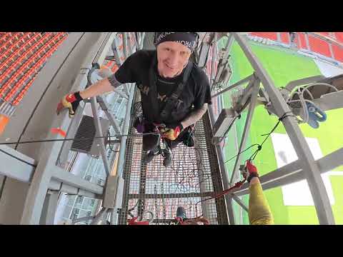 Видео: Монтаж сцены под "Ленинград" в Екатеринбурге: Тотемы, моторы и трудности | ПромАльп и Rigging