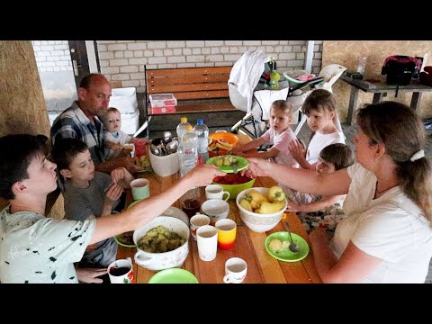 Видео: ЗАВТРАК, ОБЕД И УЖИН  Справляюсь с 10 детьми БЕЗ ПОМОЩНИЦЫ!