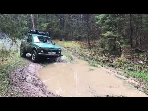 Видео: На Нивах Не объезжая грязь, едем по всем лужам. Offroad niva. Оффроуд покатушки