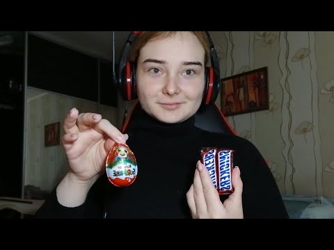 Видео: МУКБАНГ - НОВОРІЧНИЙ КІНДЕР ТА SNICKERS MINI