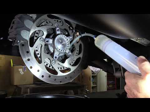 Видео: BMW K1600 Fluid Service — масло, тормоза и главная передача