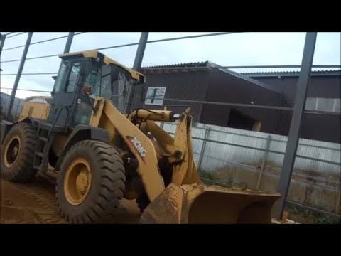 Видео: КАК МЫ ИЗ КОВША В КОВШ ГЛИНУ ВОЗИЛИ 1 ДЕНЬ