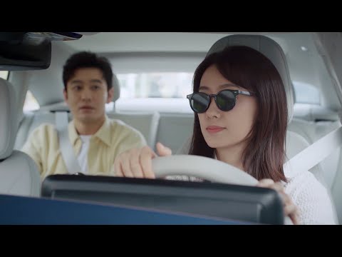 Видео: Генеральный директор едет на такси и вдруг видит, что водитель — его давняя любовь!