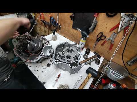 Видео: Yamaha Virago XV 250 сборка мотора ч1