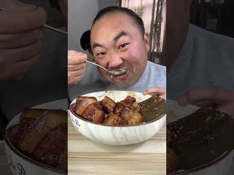 Видео: На самом деле, еда этого парня показалась мне слишком ужасным испытанием.  25