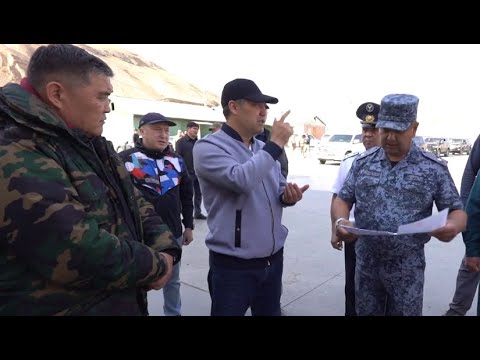 Видео: Садыр Жапаров посетил КПП «Иркештам» и поругал начальника таможни