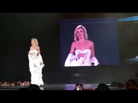 Видео: Полина Гагарина - 08 Солнце взойдет (Казань 20.05.2023)