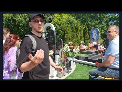 Видео: Встретил родителей Жанны Фриске  на могиле дочери ... День памяти  / Николо-Архангельское кладбище