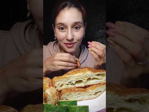 Видео: МУКБАНГ📍КРУАССАН С ЛОСОСЕМ📍ПИРОГ С СУЛУГУНИ📍ОВОЩИ 📍