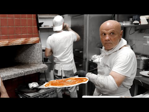 Видео: Оживленная пиццерия в Риме – жаркая летняя ночь в Италии