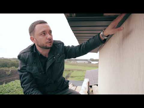 Видео: Подшивка карниза крыши софитом (виниловый сайдинг) - Альтима Строй