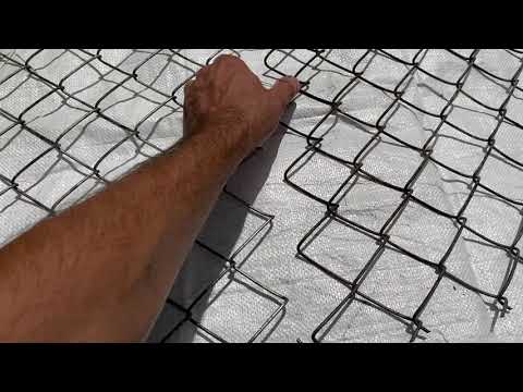 Видео: Соединяем два рулона сетки "рабица" - одной рукой!